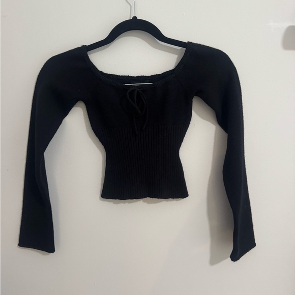 Elegant Black Off-Shoulder Sweater - Picture 3 of 5